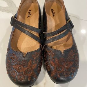 Taos brown Mary Janes